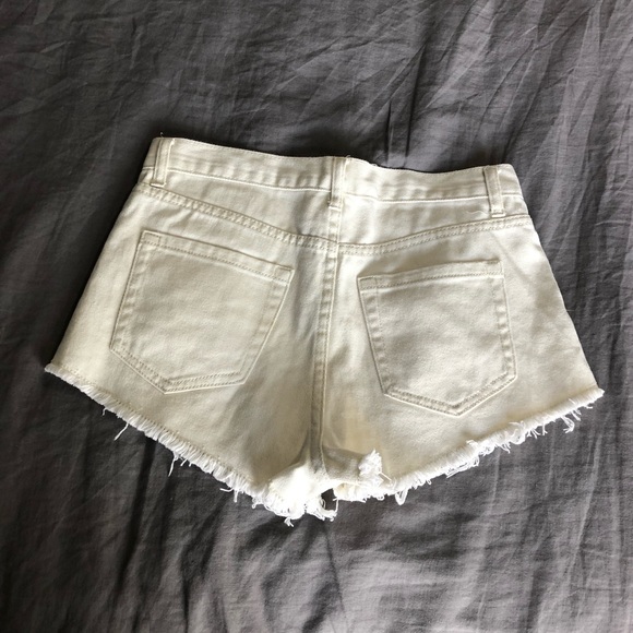 Forever 21 Distressed High Waisted Cream Shorts 28 - Picture 6 of 8